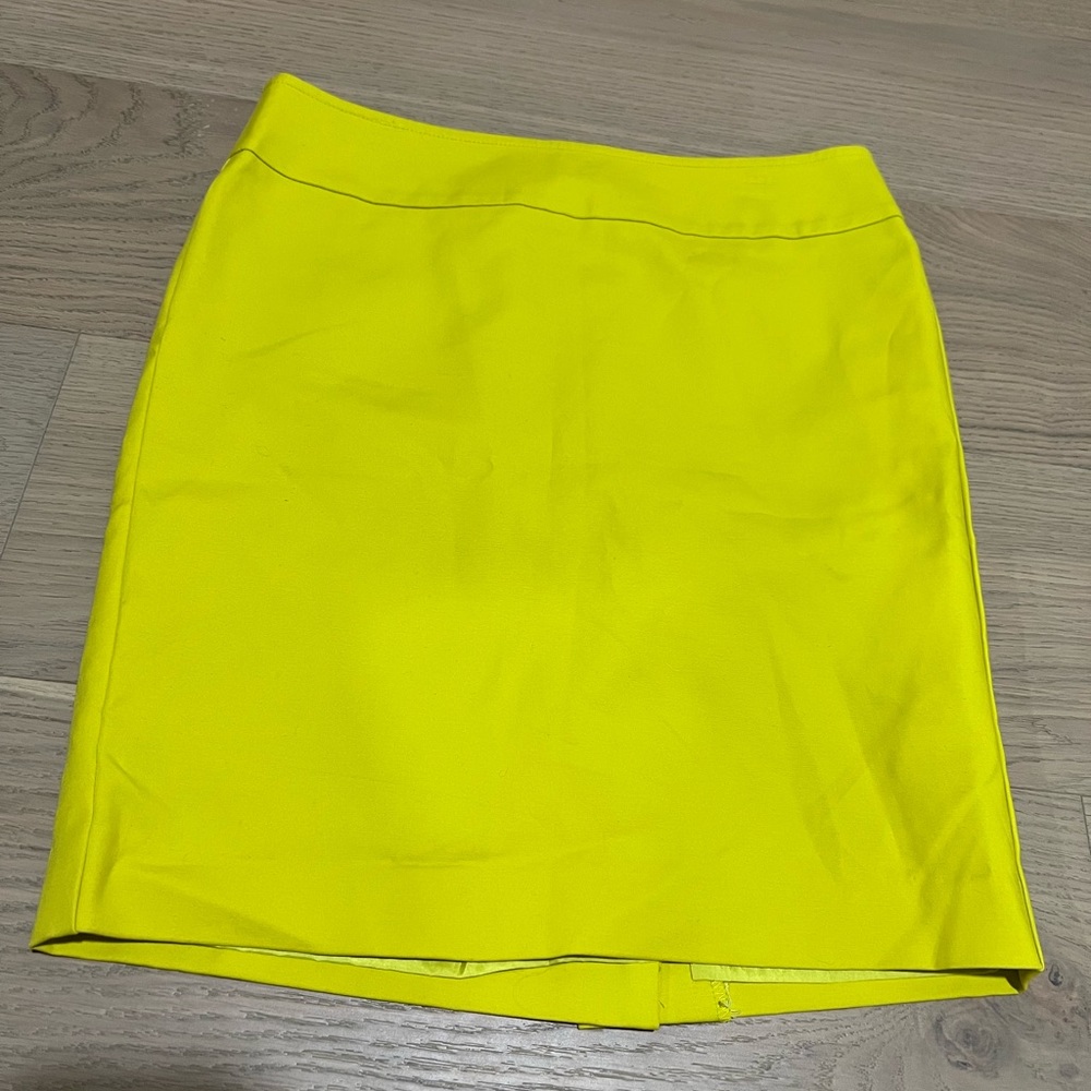 Ann Taylor A Line skirt Bright yellow with a hint of lime green size 6 nwot